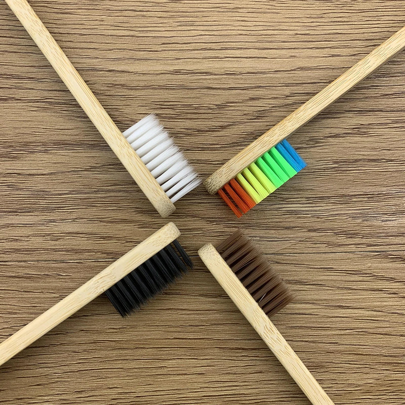 Escovas de dentes de bambu portátil